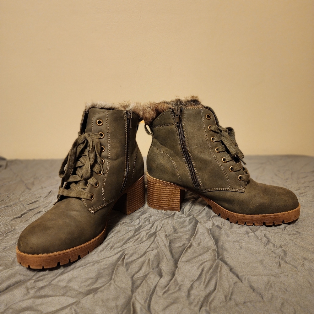 R2 Green Boots 8